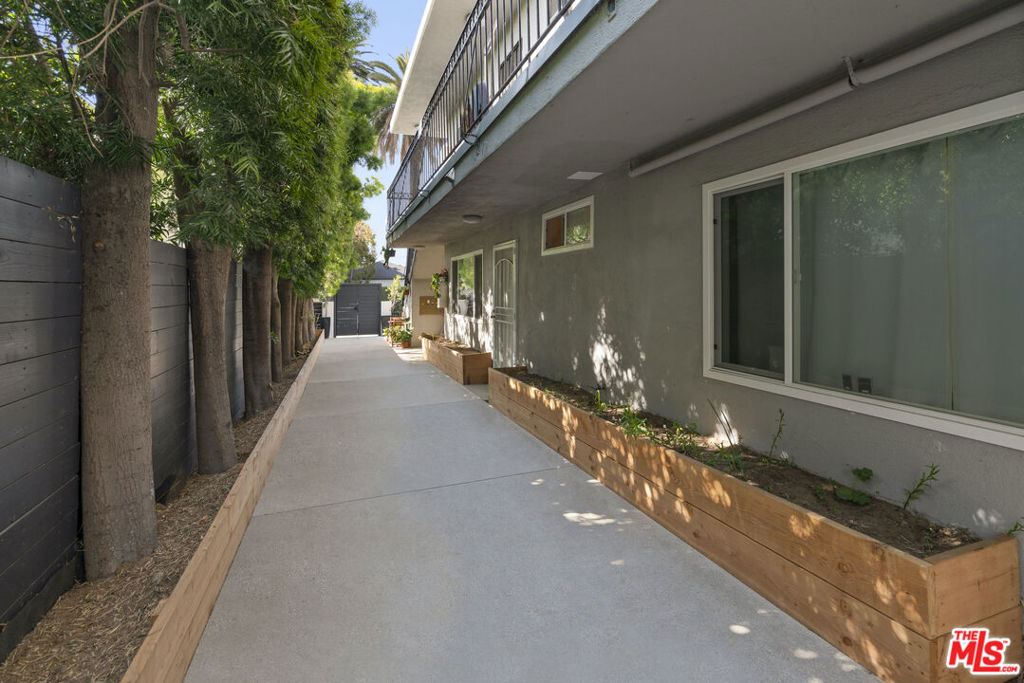 656 Indiana Avenue 2 Property Photo 13