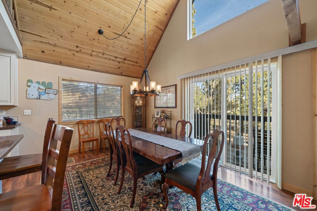 1037 H Lane Property Photo 7