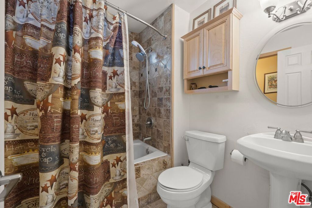 1037 H Lane Property Photo 12