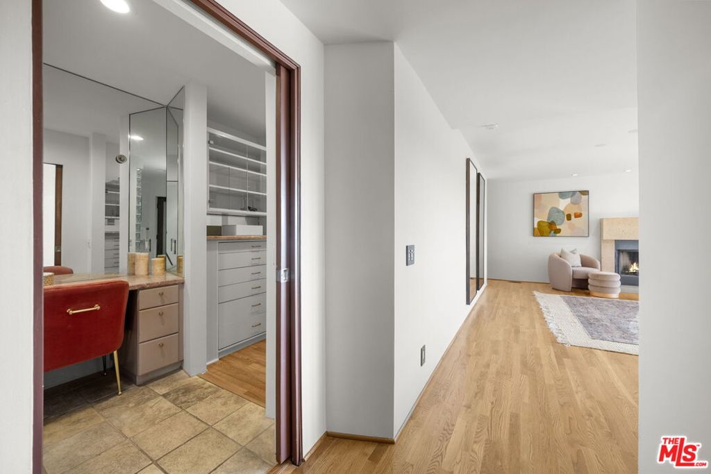 2980 Hollyridge Drive Property Photo 14