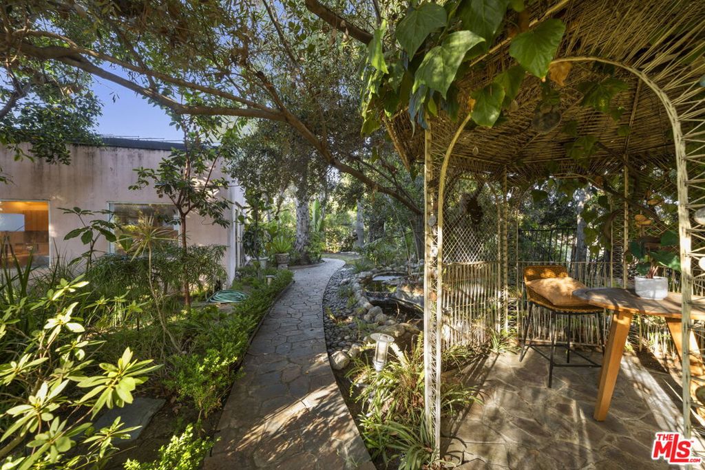 2980 Hollyridge Drive Property Photo 42