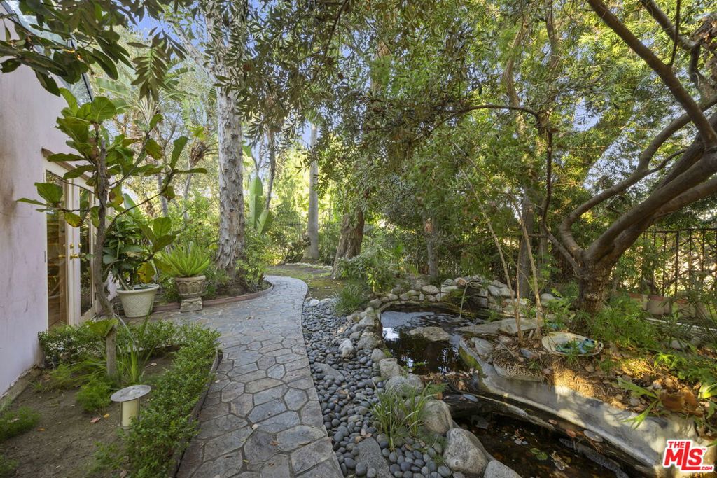 2980 Hollyridge Drive Property Photo 43