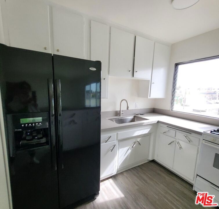 933 S Norton Avenue 6 Property Photo 4