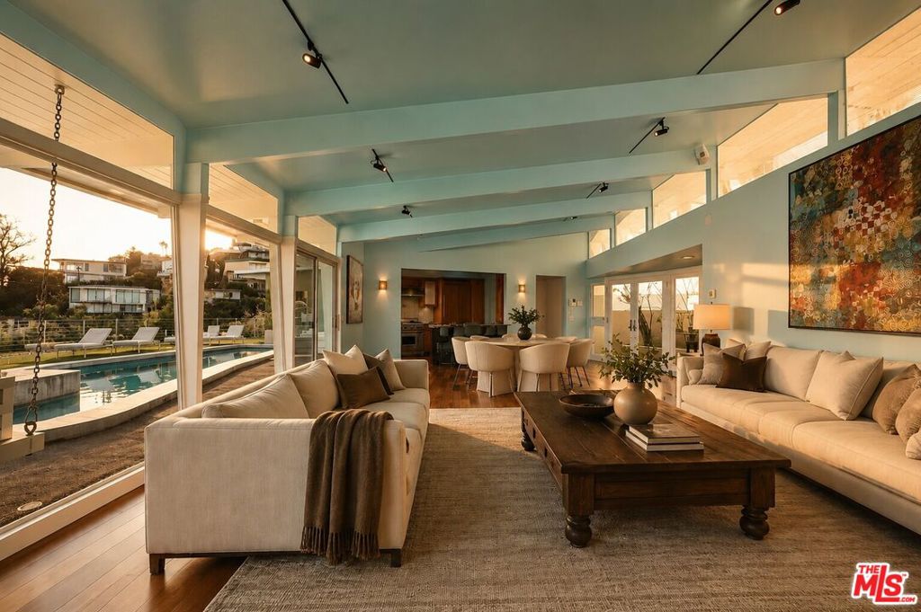 8411 Hollywood Boulevard Property Photo 1