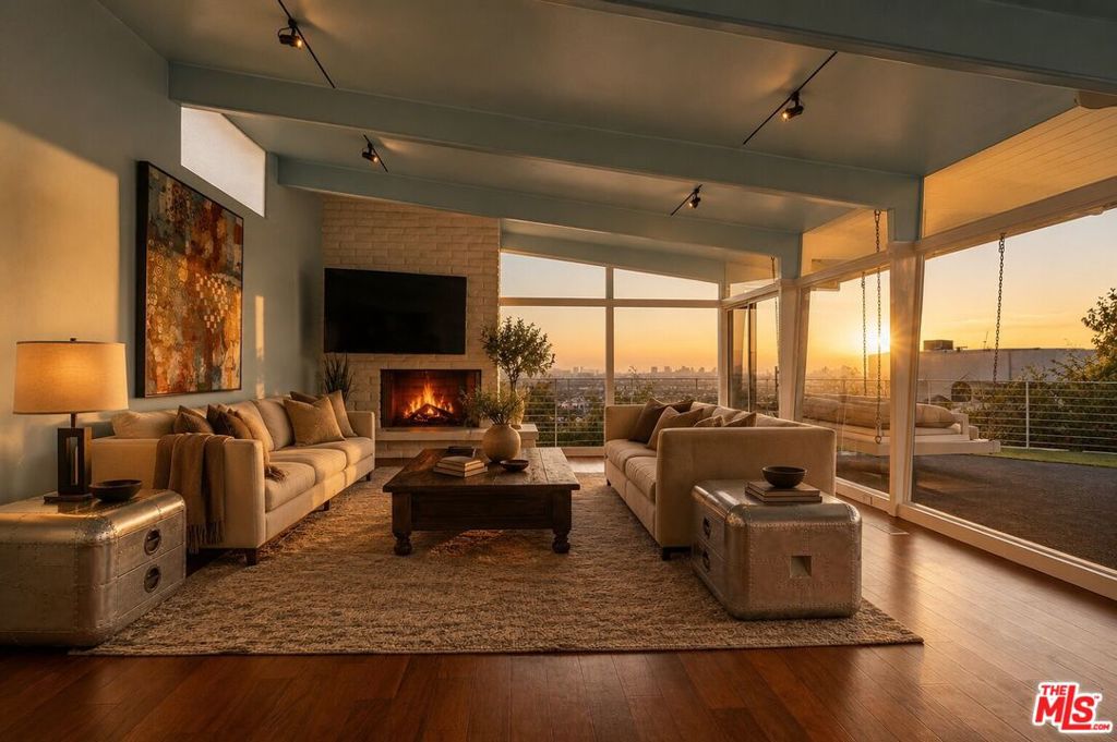8411 Hollywood Boulevard Property Photo 2