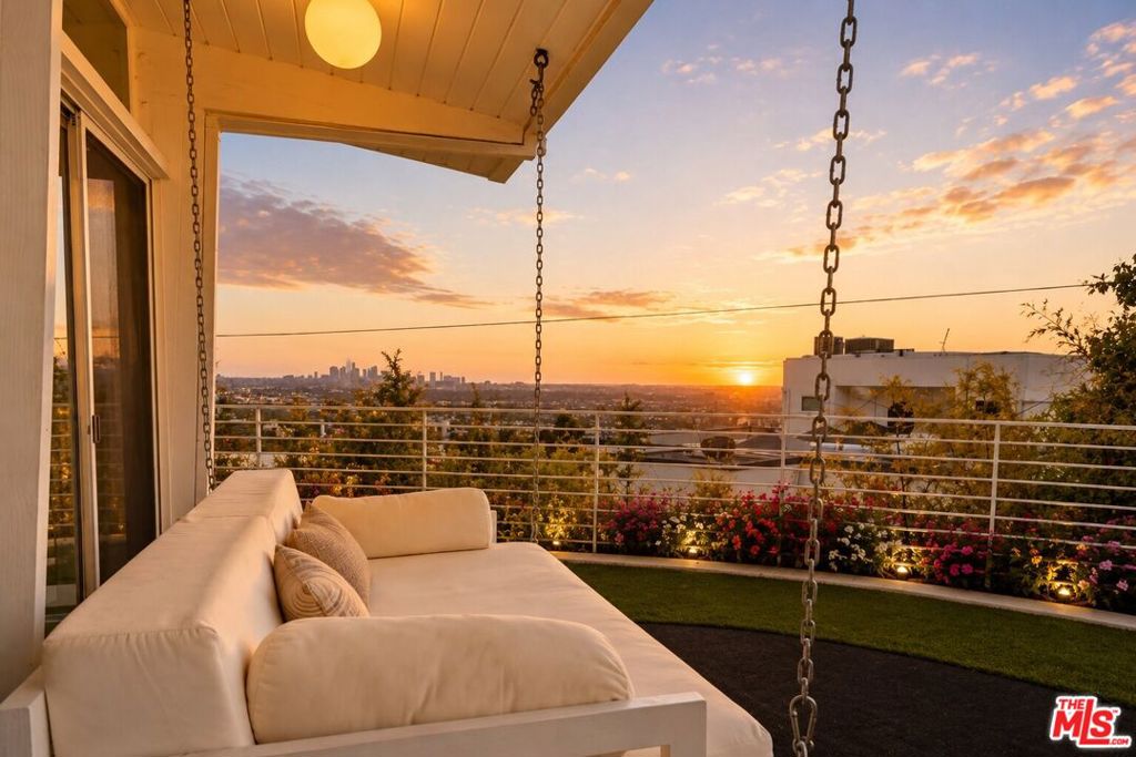 8411 Hollywood Boulevard Property Photo 3