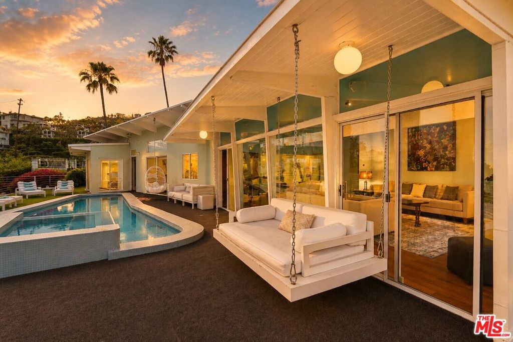 8411 Hollywood Boulevard Property Photo 4