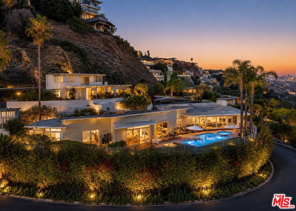 8411 Hollywood Boulevard Property Photo 5