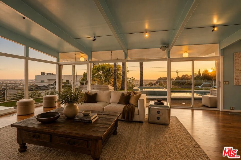 8411 Hollywood Boulevard Property Photo 6