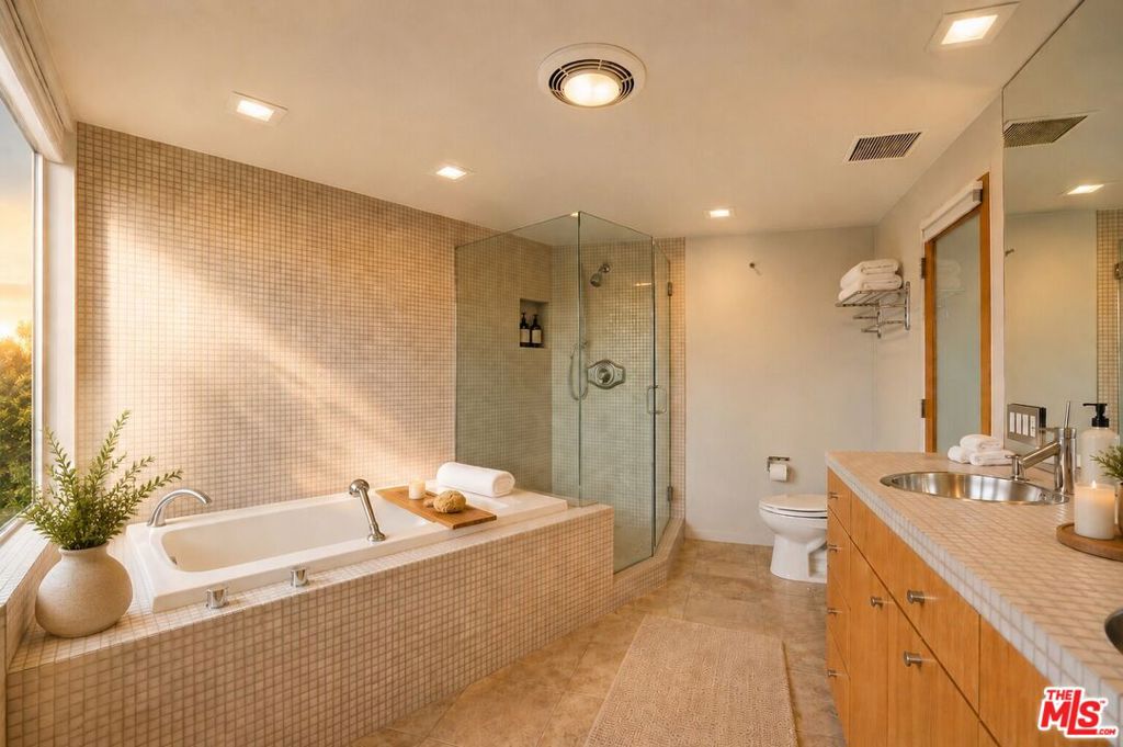 8411 Hollywood Boulevard Property Photo 13