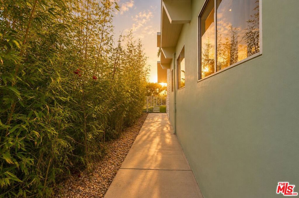 8411 Hollywood Boulevard Property Photo 23