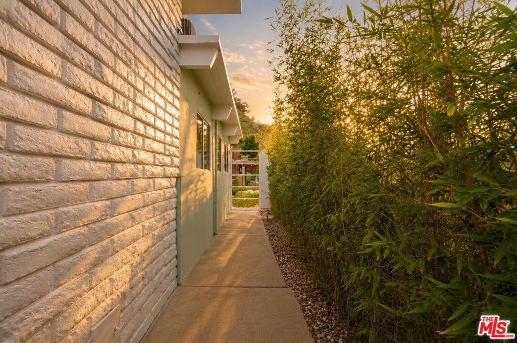 8411 Hollywood Boulevard Property Photo 24