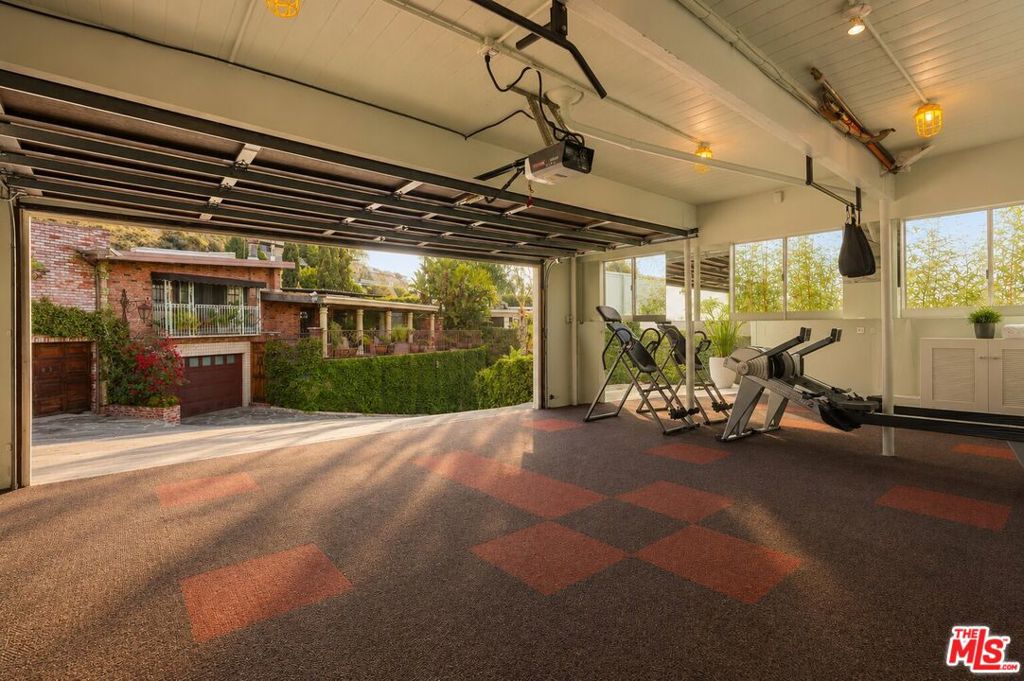 8411 Hollywood Boulevard Property Photo 26