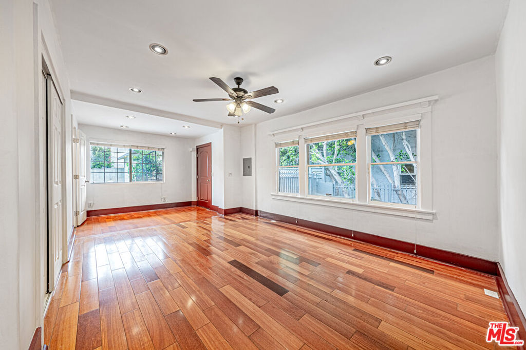 1044 S St Andrews Place Property Photo 10