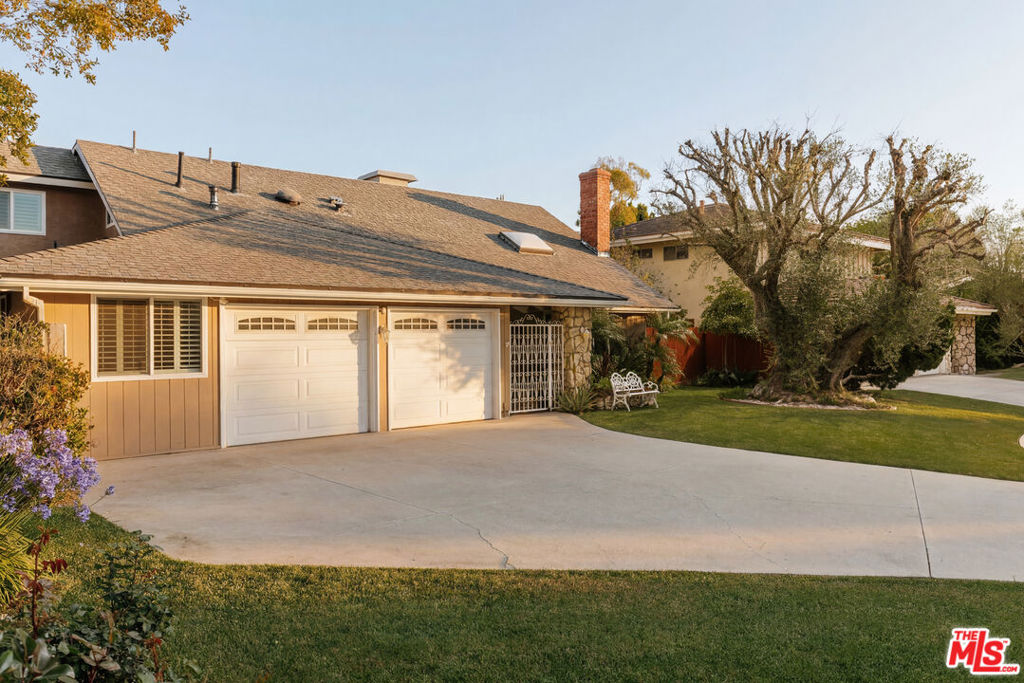 6125 Queenridge Drive Property Photo 1