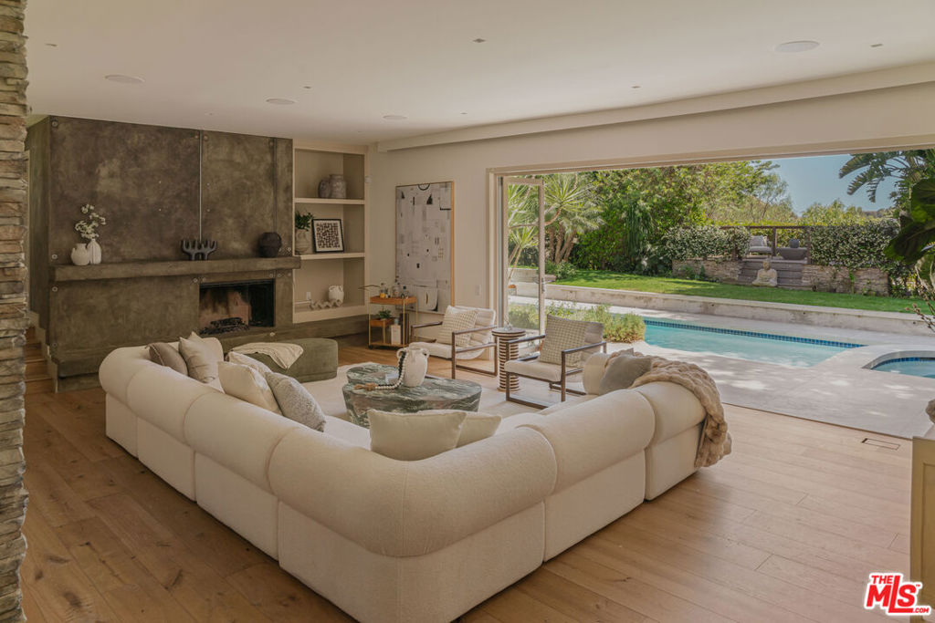 3084 Franklin Canyon Drive Property Photo 12