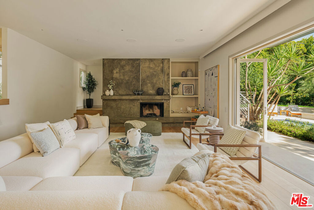 3084 Franklin Canyon Drive Property Photo 13