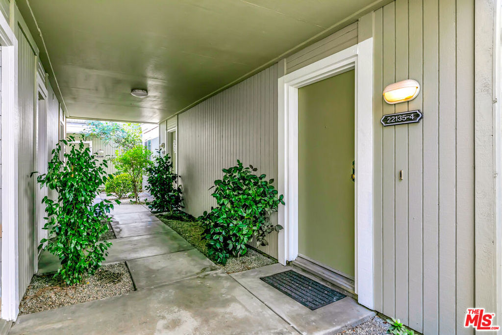 22135 Burbank Boulevard 4 Property Photo 2