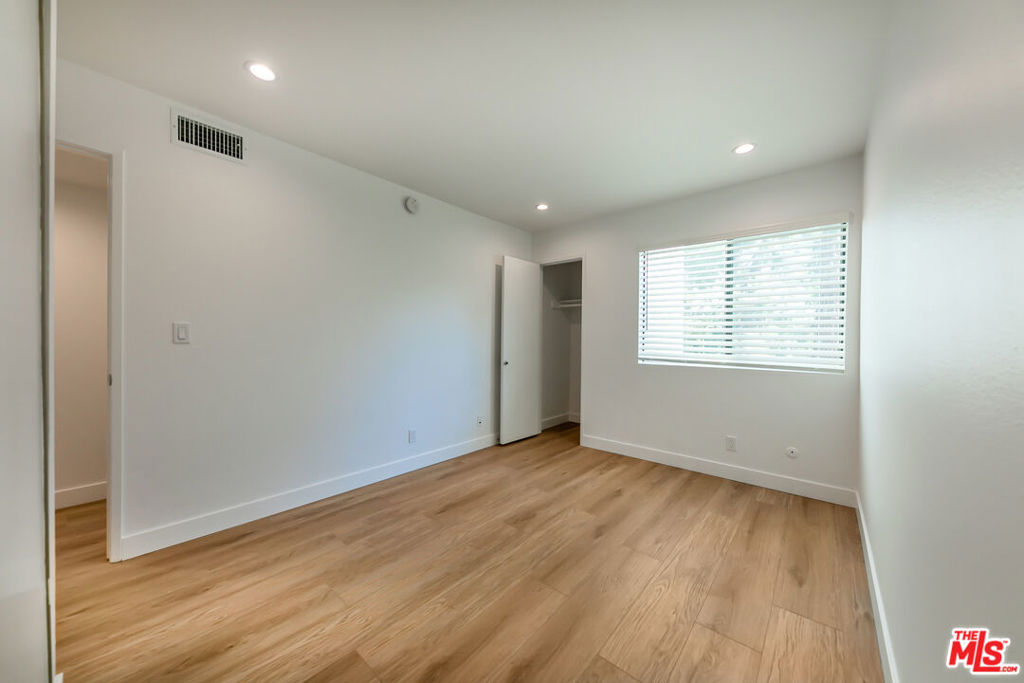 22135 Burbank Boulevard 4 Property Photo 24