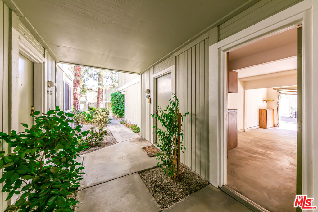 22135 Burbank Boulevard 4 Property Photo 34