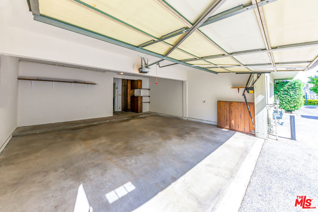 22135 Burbank Boulevard 4 Property Photo 36