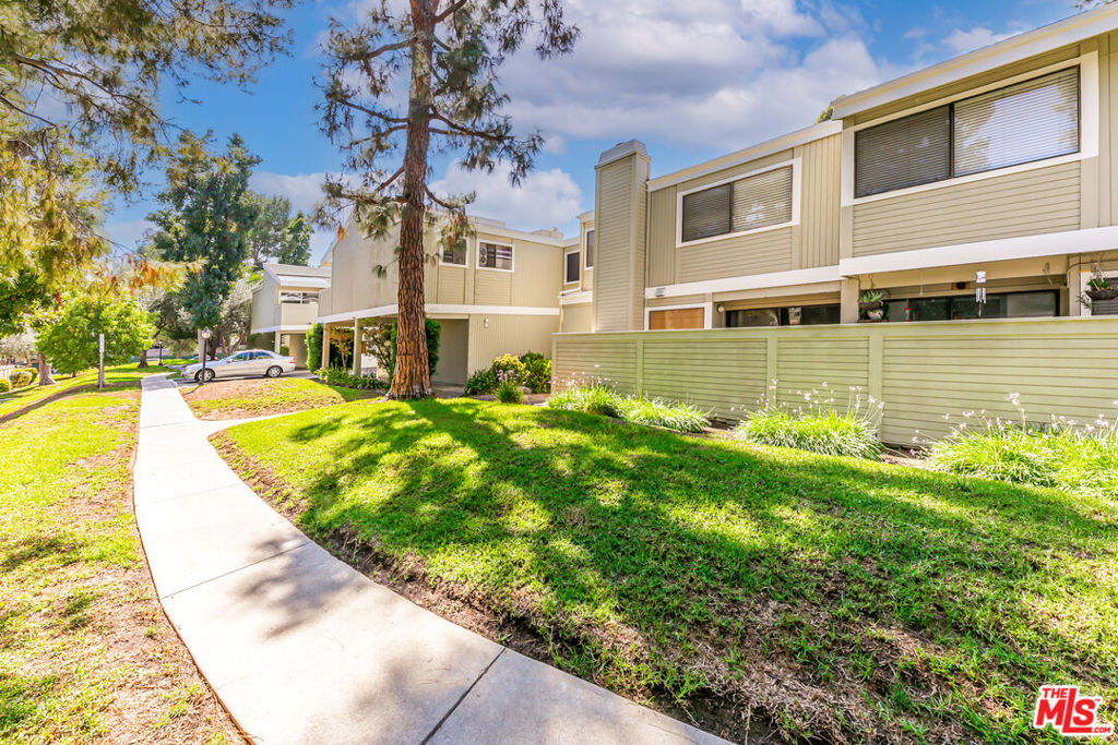 22135 Burbank Boulevard 4 Property Photo 37