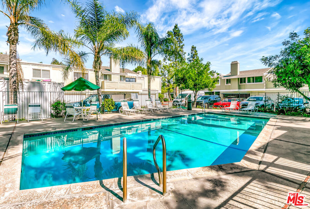 22135 Burbank Boulevard 4 Property Photo 40