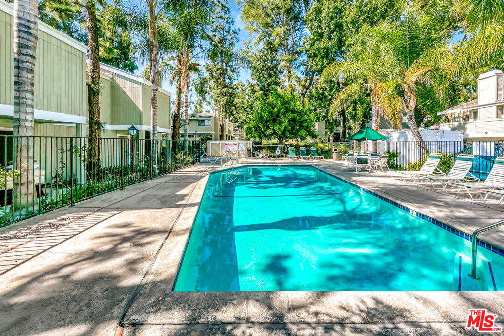 22135 Burbank Boulevard 4 Property Photo 41