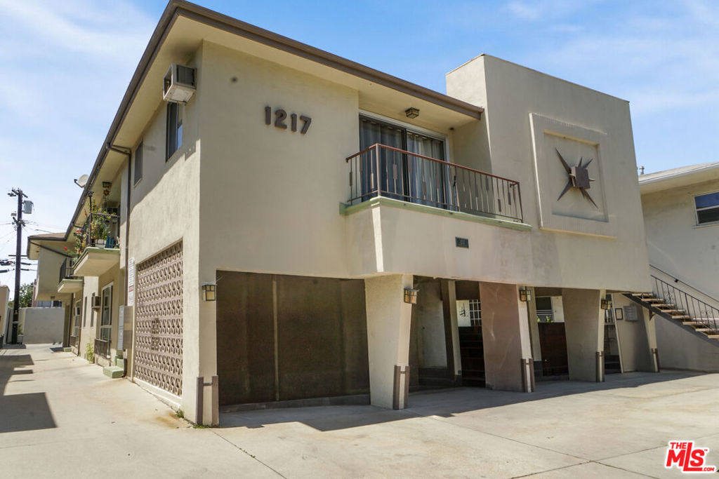 1217 S Orange Grove Avenue Property Photo 2