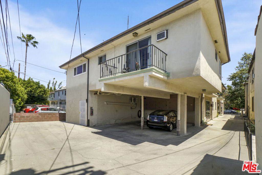 1217 S Orange Grove Avenue Property Photo 6