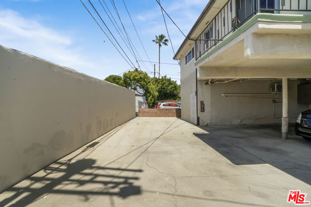 1217 S Orange Grove Avenue Property Photo 7