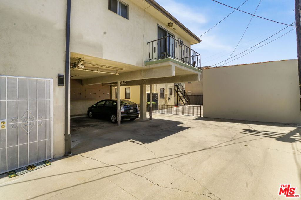 1217 S Orange Grove Avenue Property Photo 8