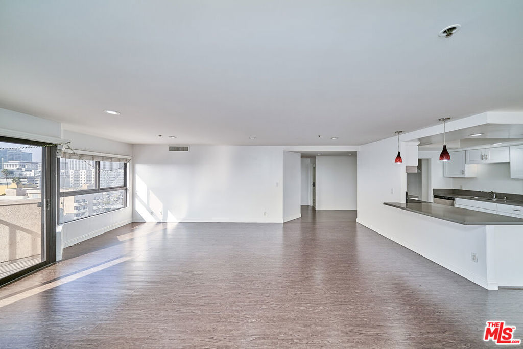 727 S Ardmore Avenue 801 Property Photo 8