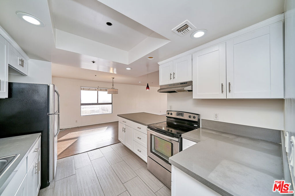 727 S Ardmore Avenue 801 Property Photo 10