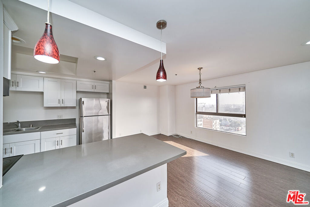 727 S Ardmore Avenue 801 Property Photo 11