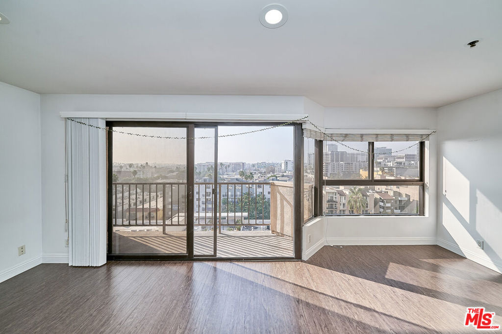 727 S Ardmore Avenue 801 Property Photo 12