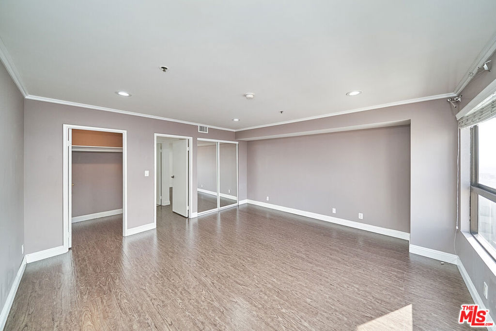 727 S Ardmore Avenue 801 Property Photo 13