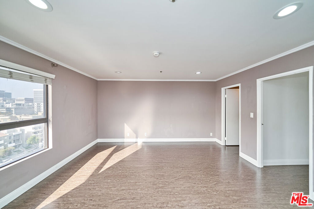727 S Ardmore Avenue 801 Property Photo 16