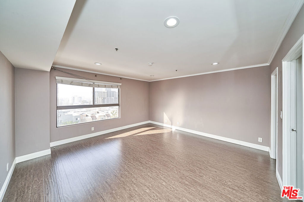 727 S Ardmore Avenue 801 Property Photo 17