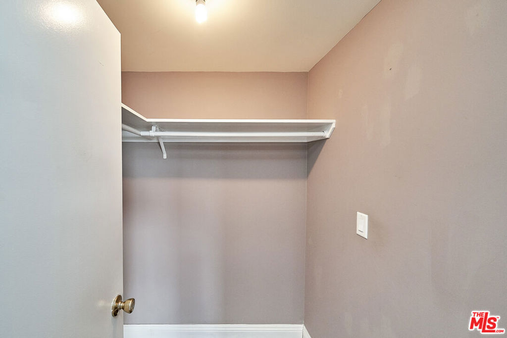 727 S Ardmore Avenue 801 Property Photo 18