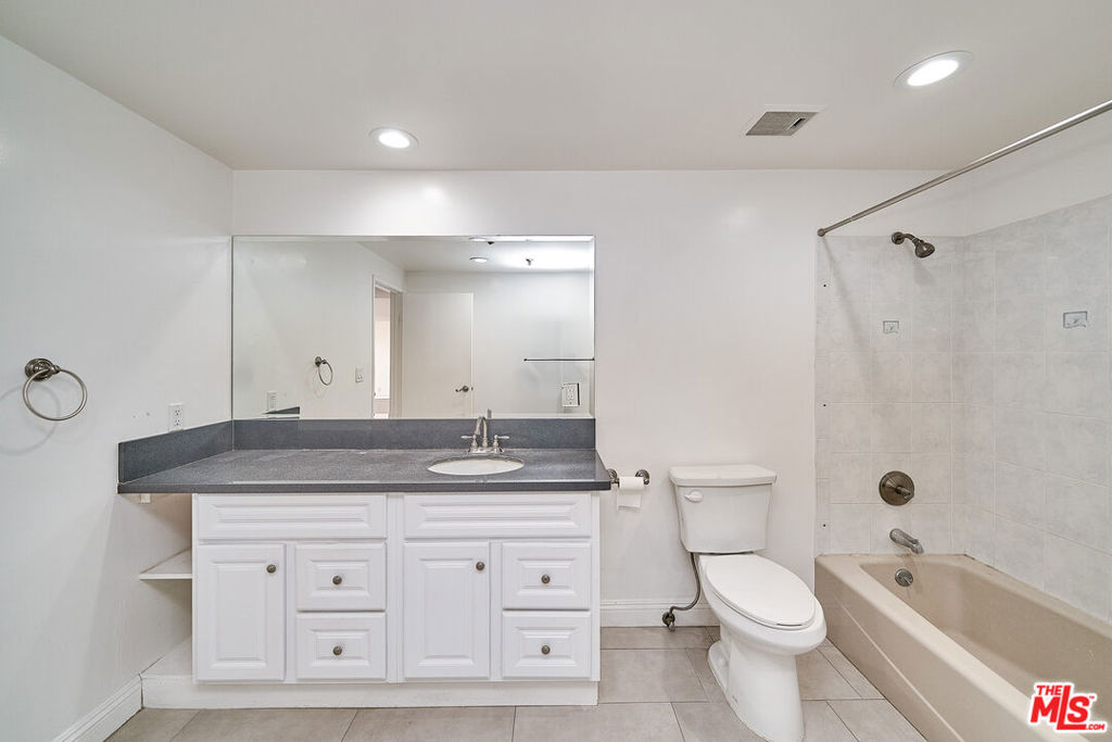 727 S Ardmore Avenue 801 Property Photo 20