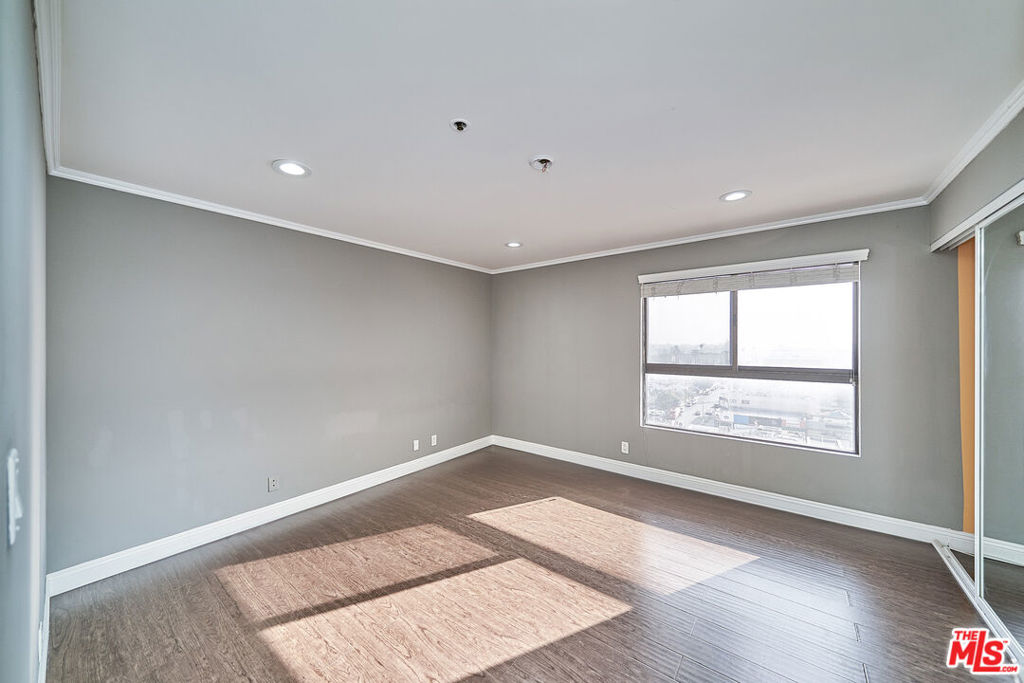 727 S Ardmore Avenue 801 Property Photo 21