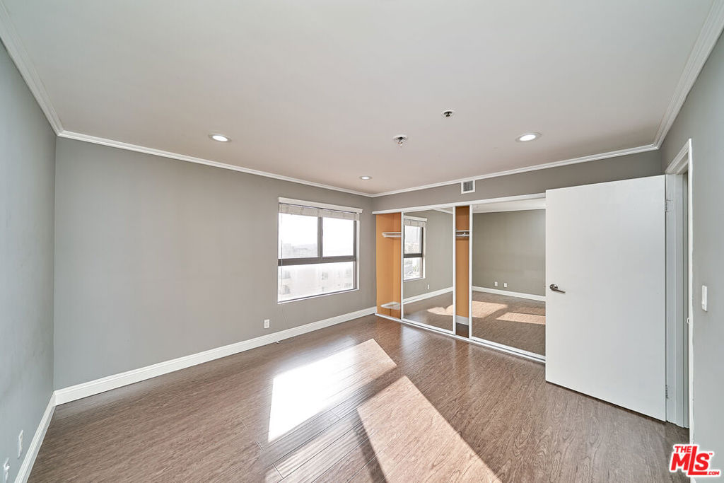 727 S Ardmore Avenue 801 Property Photo 22