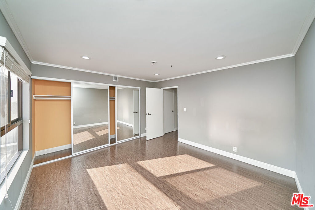 727 S Ardmore Avenue 801 Property Photo 23