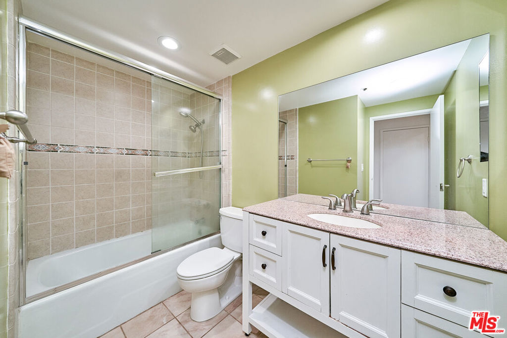727 S Ardmore Avenue 801 Property Photo 24