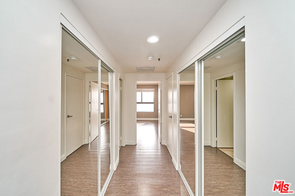 727 S Ardmore Avenue 801 Property Photo 25