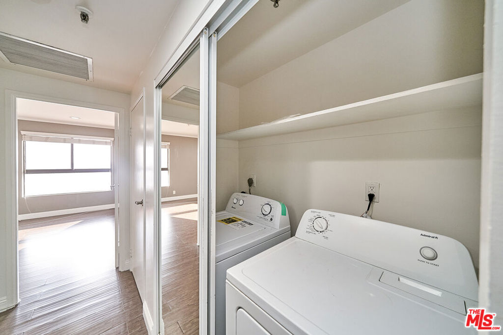 727 S Ardmore Avenue 801 Property Photo 26