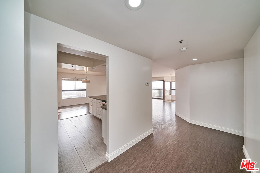 727 S Ardmore Avenue 801 Property Photo 27
