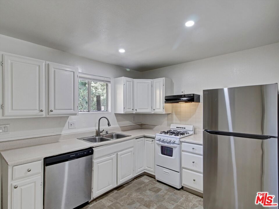 3754 Westwood Boulevard Property Photo 5