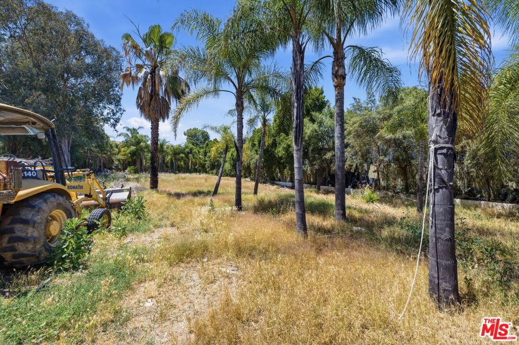 5457 Encino Avenue Property Photo 7